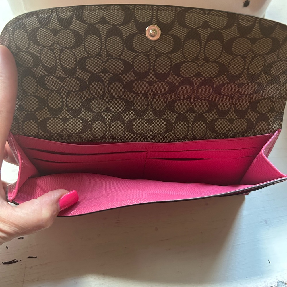 Nwt faux Coach Hot Pink Pebbled Leather Continental Wallet - Picture 9 of 10